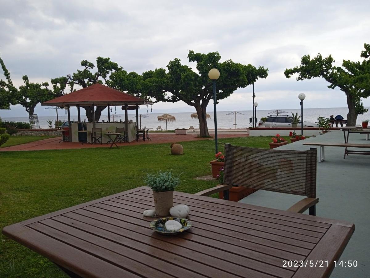 Evoikos Beach & Resort Livanátai Eksteriør billede